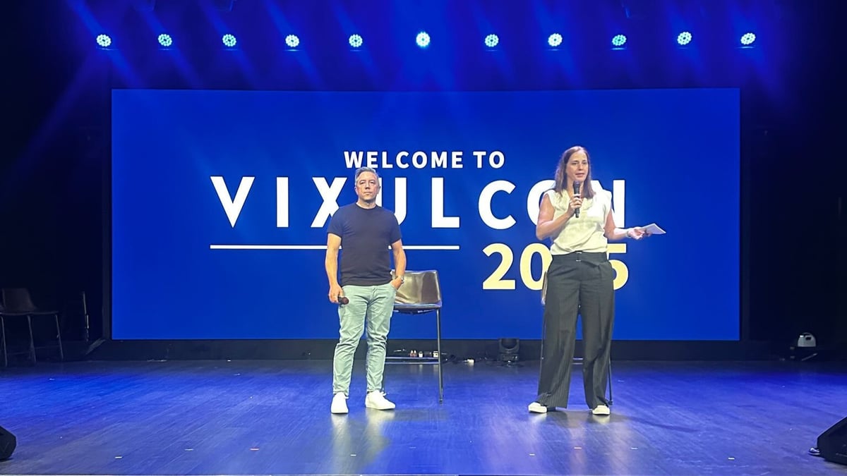VixulCon 2025 Candid 33