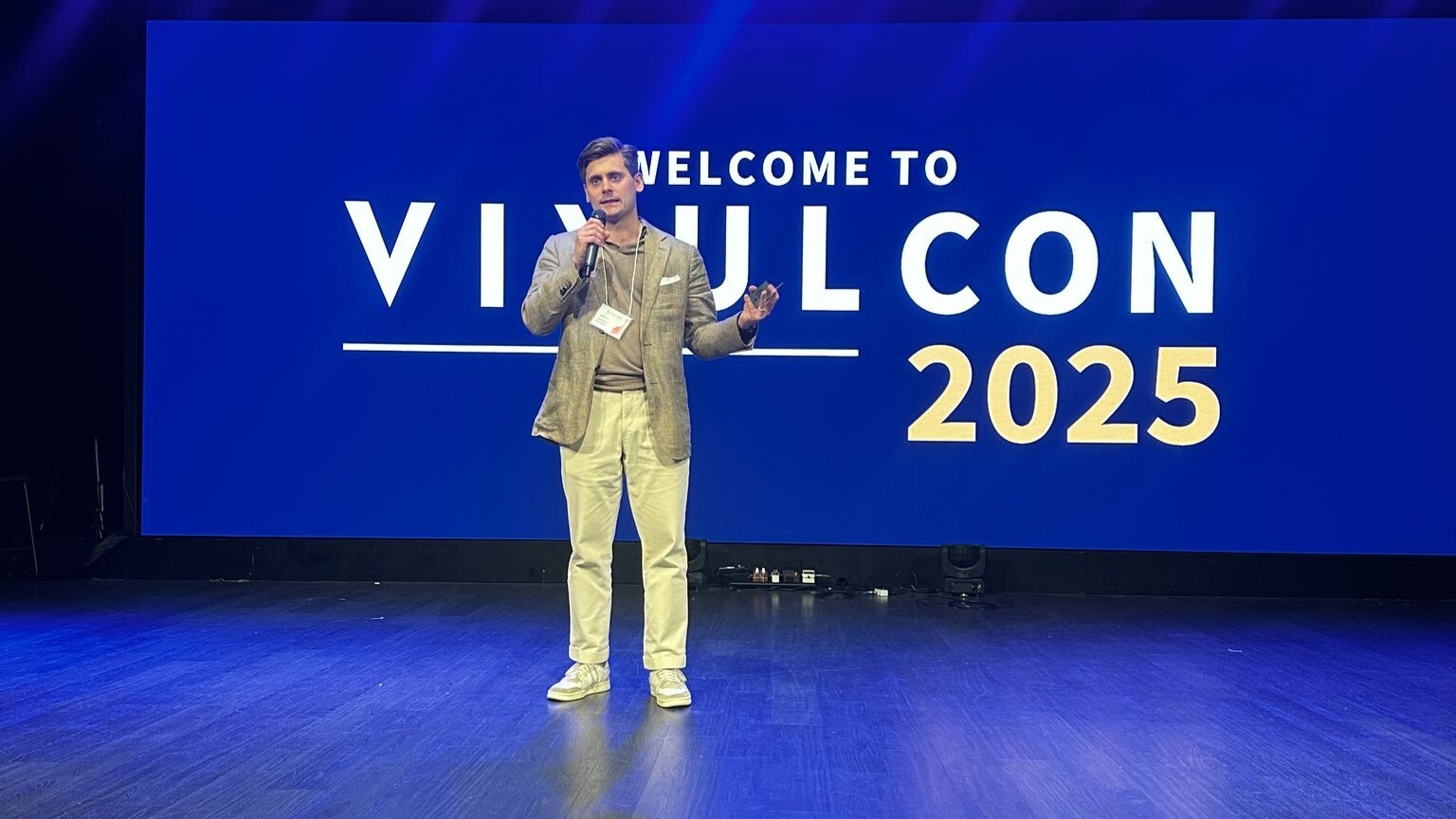 VixulCon 2025 Candid 18