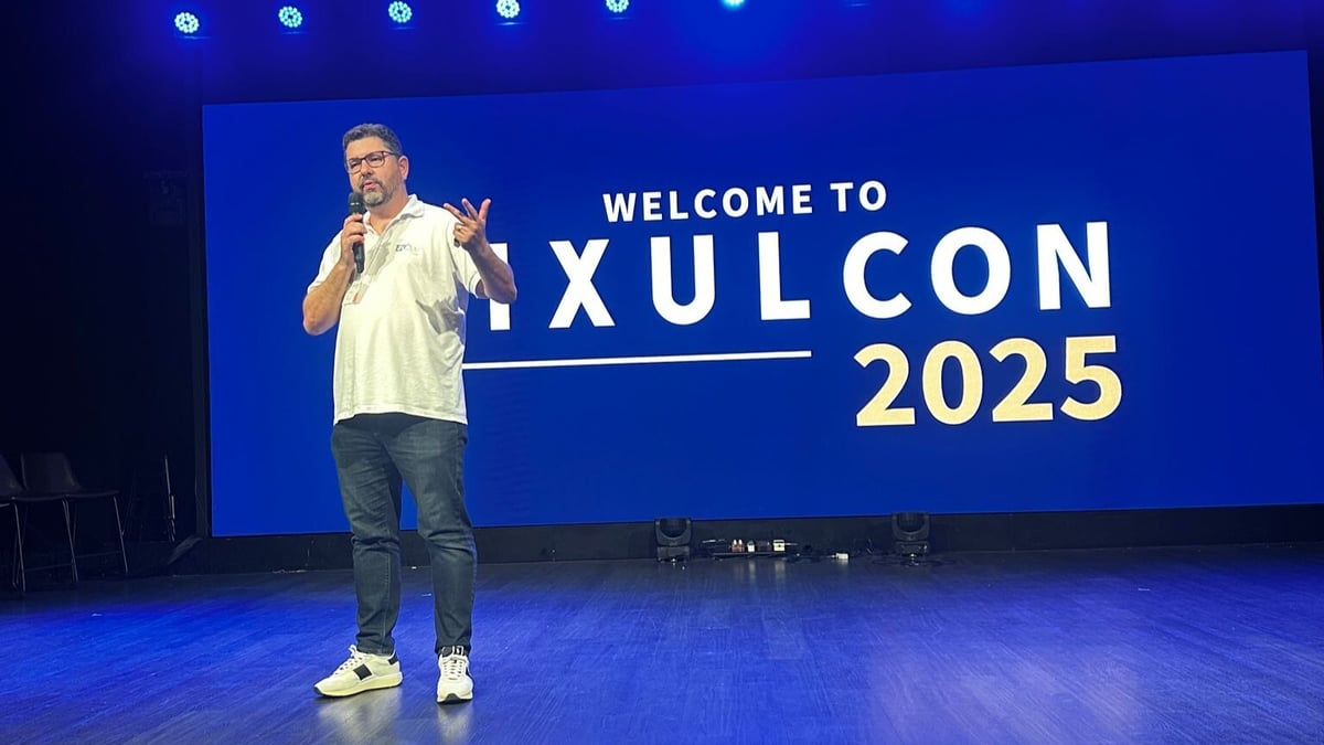 VixulCon 2025 Candid 21