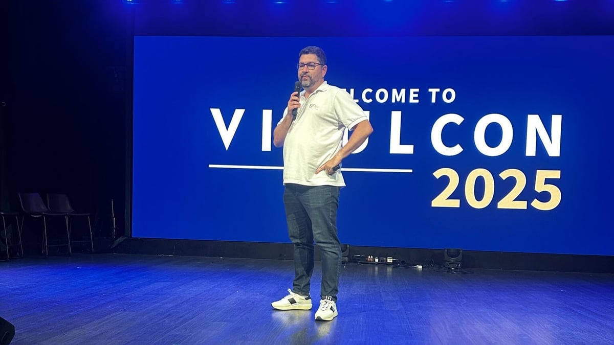 VixulCon 2025 Candid 22